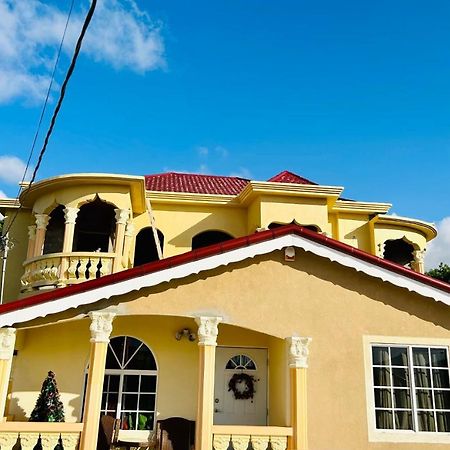 The Rest Stop-B- 15 Min From Airport/24Hrs Security Бухта Монтего Экстерьер фото