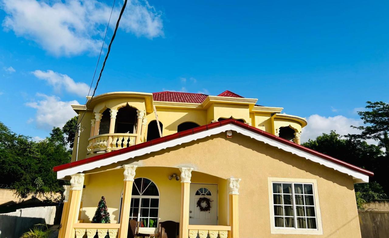 The Rest Stop-B- 15 Min From Airport/24Hrs Security Бухта Монтего Экстерьер фото